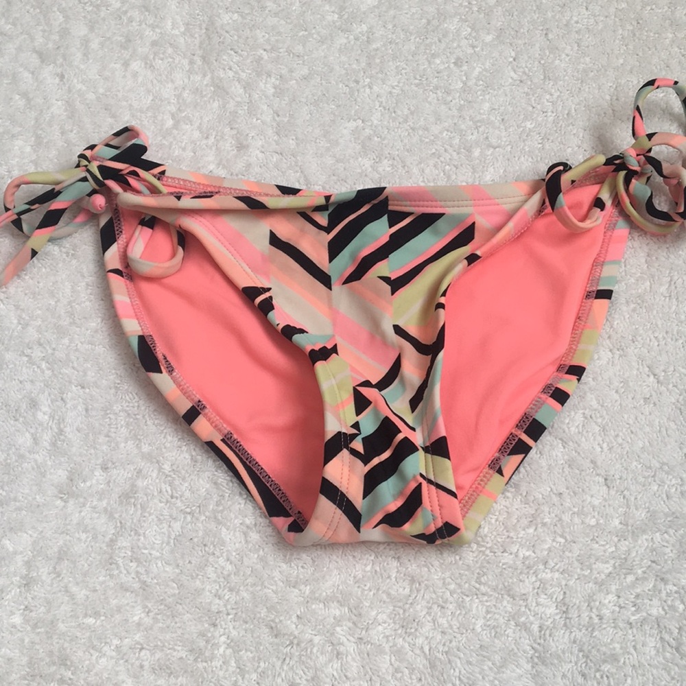 Tie bikini bottoms
